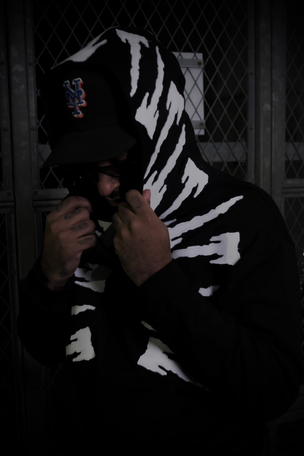 T-EMBLEM　BONE  HOODIE